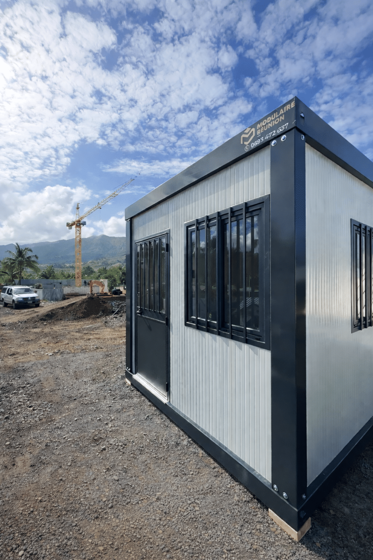demi module modulaire installé sur chantier à La Réunion